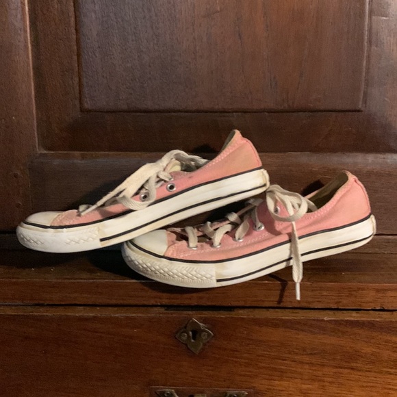Pink Converse All-Stars girls’ size 2 - Picture 2 of 5